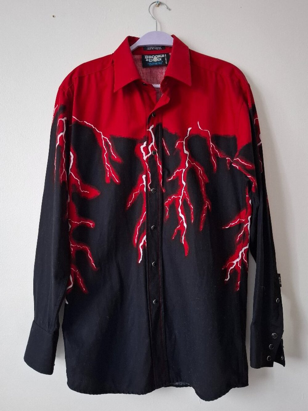 Brooks & Dunn lightning red and black shirt